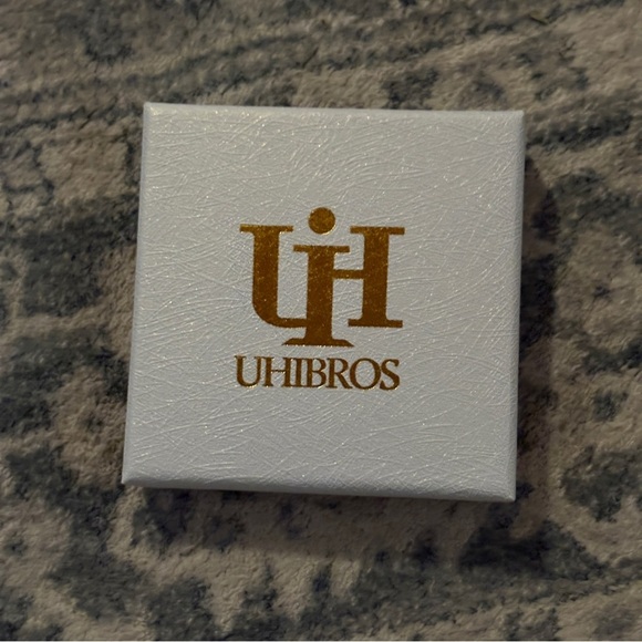 Uhibros NEW in BOX Pink Star Stud Earrings Silver Tone - Picture 5 of 6
